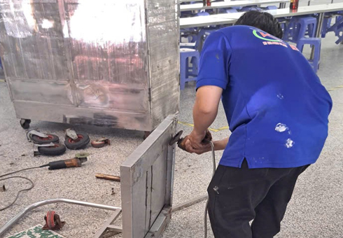 Đánh bóng inox